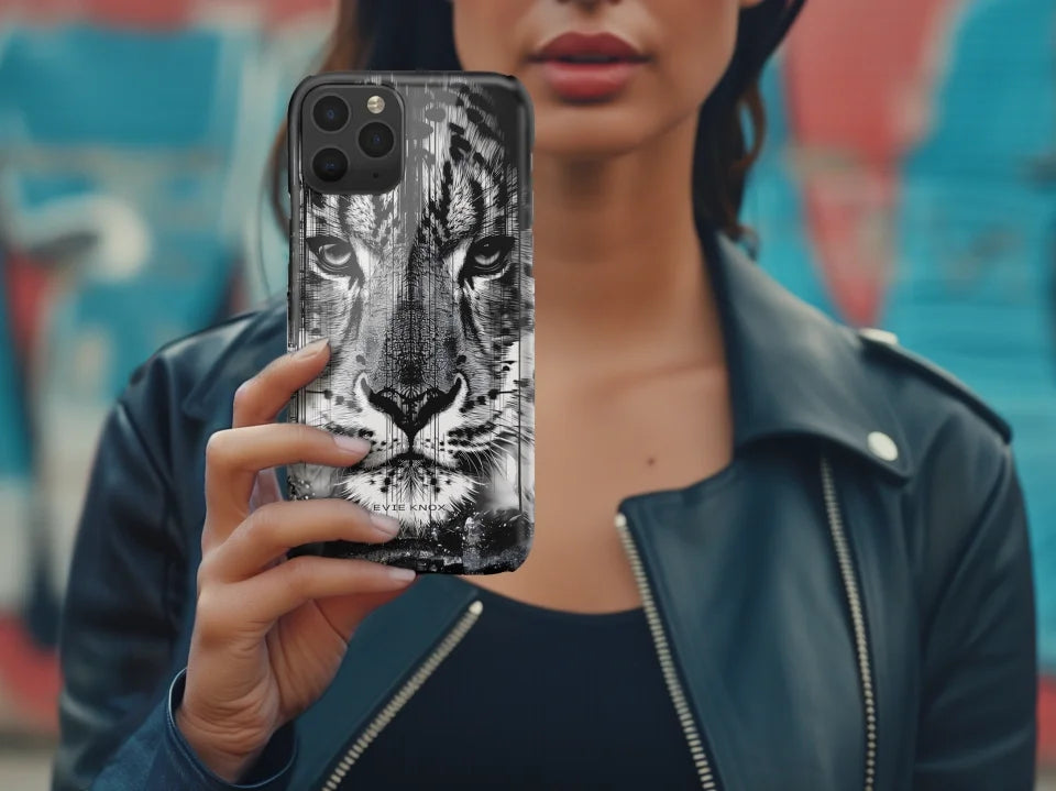 iPhone11Pro_SnapCase_w_Woman_29