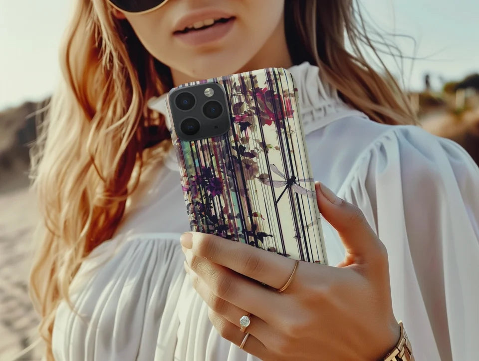 iPhone11_SNAP_Case_Mockup_w_Woman_05