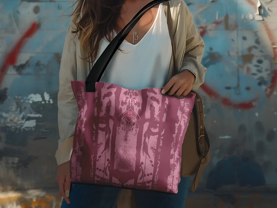 ToteBag_Mockup_wWoman_03b