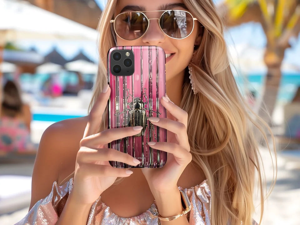 iPhone11pro_SnapCase_w_Woman_31